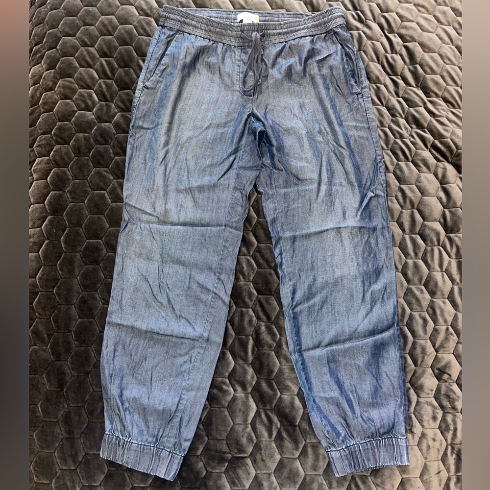 Loft brand joggers in perfect condition.